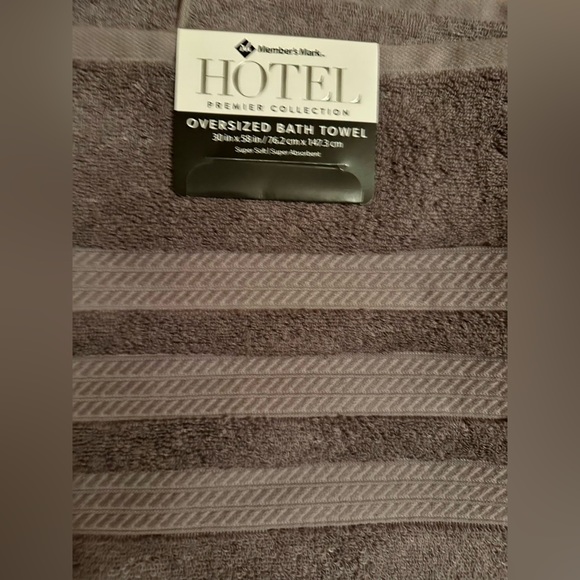 Grey towel set NWT - Picture 2 of 3